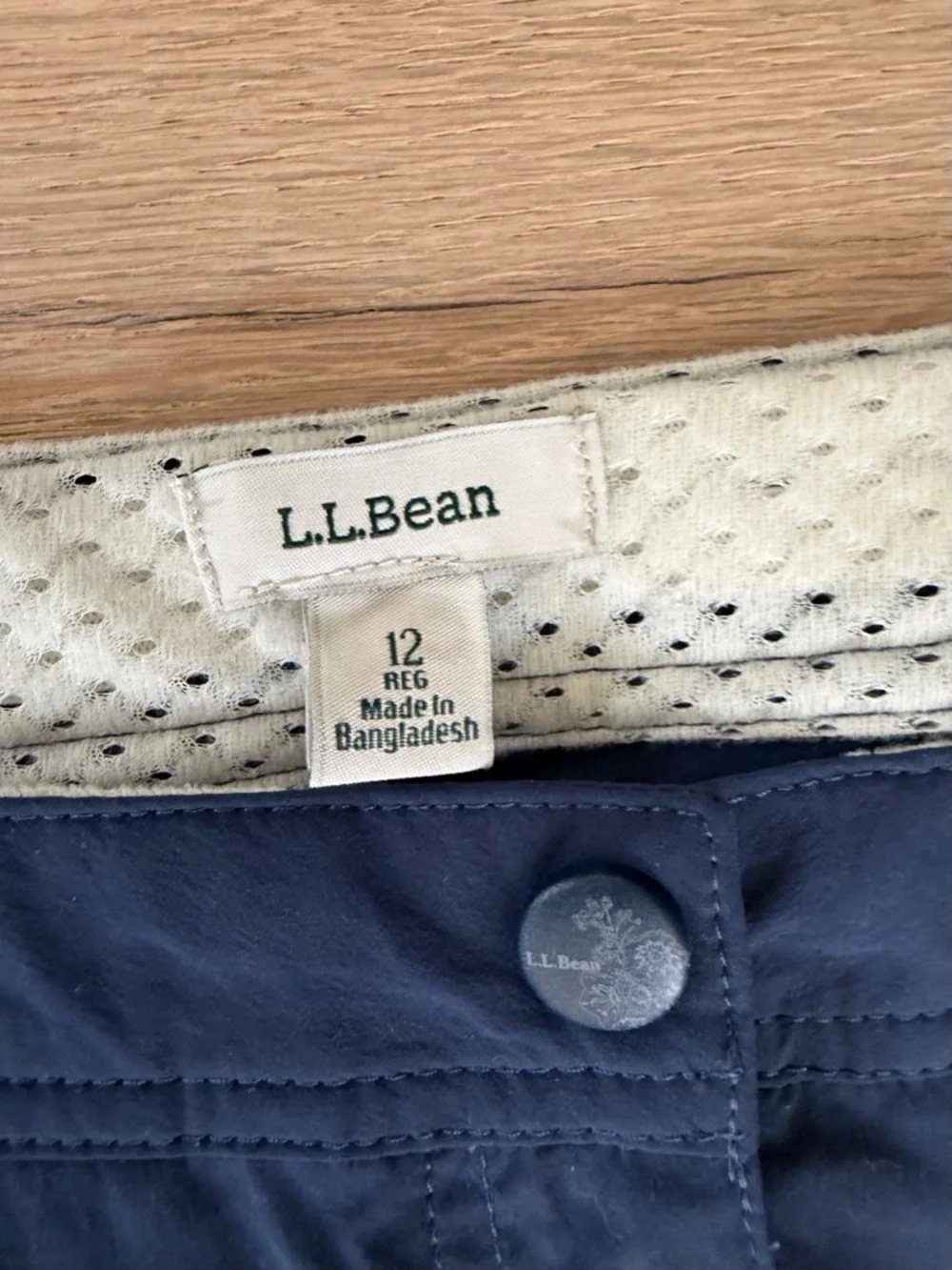 LL Bean navy Women's Water-Repellent Comfort Trail Hiking Crop Pants - size 13 - Picture 3 of 8